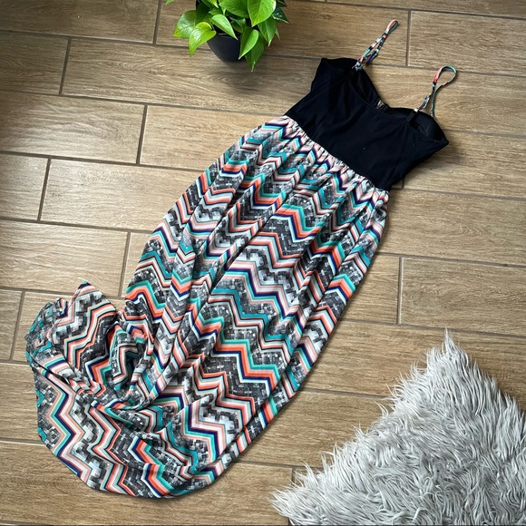 MATERIAL GIRL fit and flare, double slit maxi dress. M - Picture 5 of 5